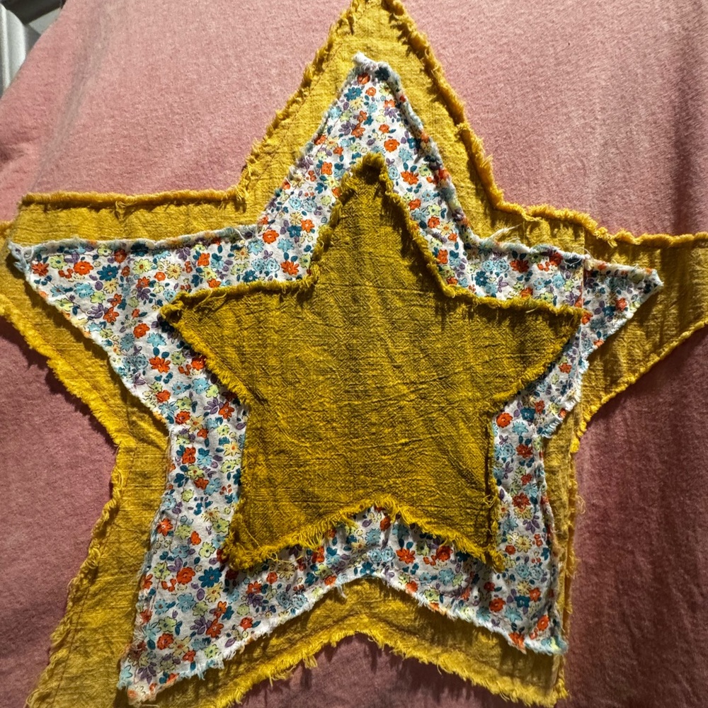 easel Pink Top with Yellow Star Appliqué - Picture 2 of 7